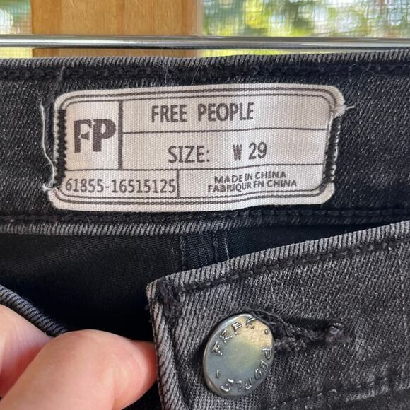 Free People Great Heights Frayed Skinny Jeans In Black Size 29 Waist - Picture 11 of 12